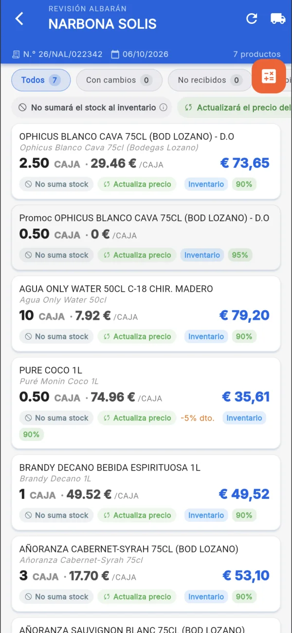 Revisión de un albarán escaneado con IA: cada producto con su cantidad, precio por unidad e importe, y etiquetas como Actualiza precio, No suma stock, Inventario, −5 % dto. y una confianza del 90 %